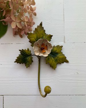 Patère ancienne fleur