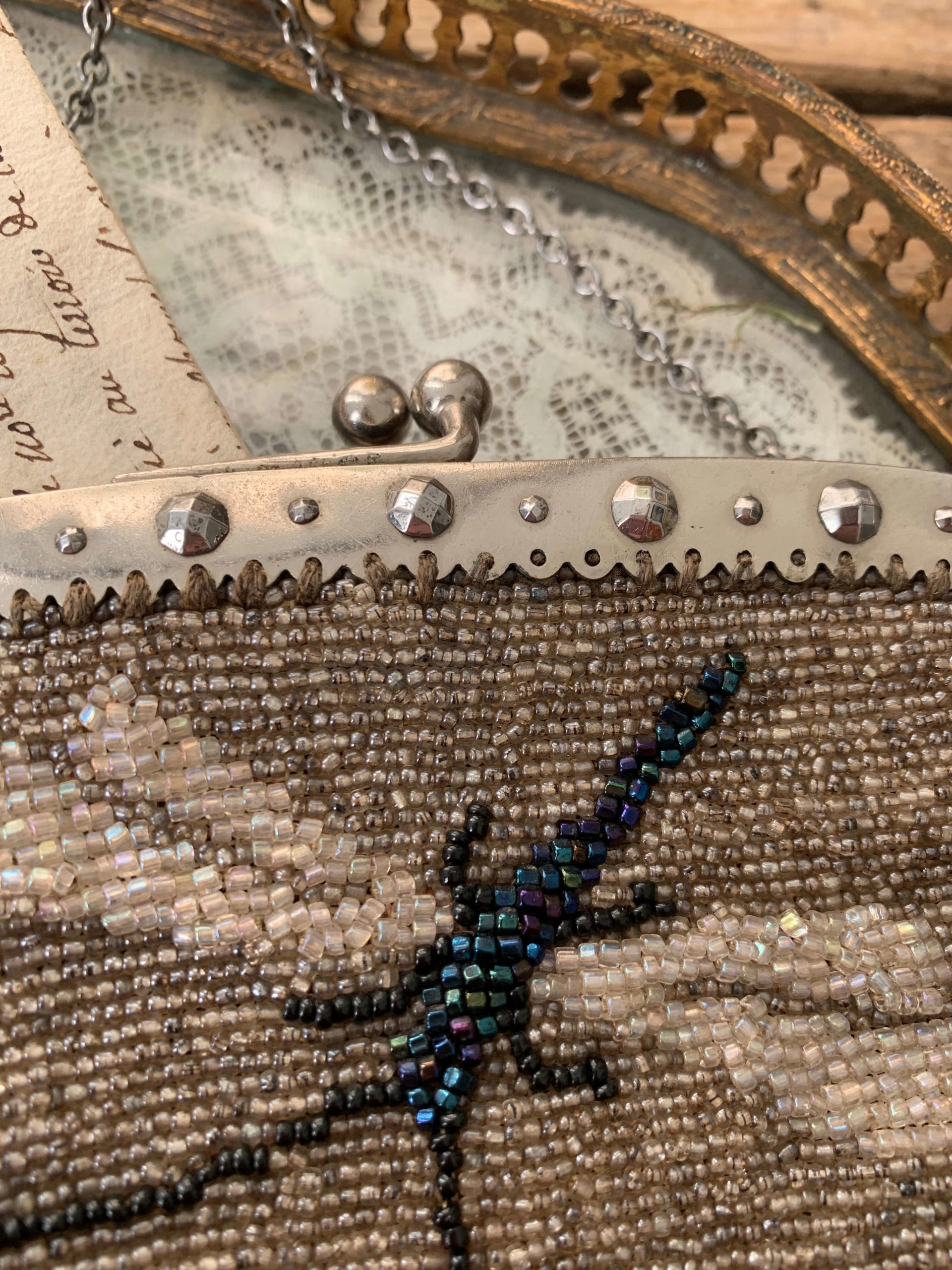 Sac Miniature De Poupée Ancienne XIXe - Broderie Perles De Verre Bicolores, à Restaurer