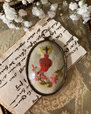 ancien ex voto reliquaire xixeme coeur sacré brodé