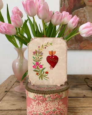 ancienne broderie coeur debut xxeme coeur de jesus