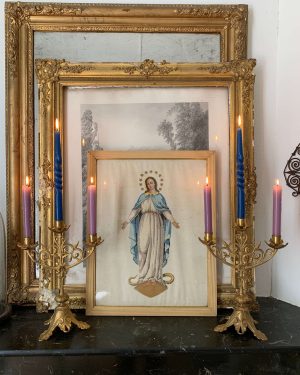ancienne vierge brodée vers 1900 cadre