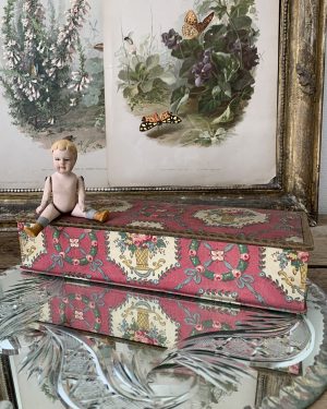 Ancienne boîte à couture
