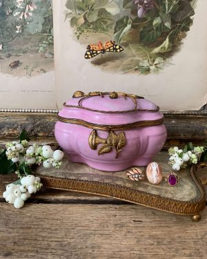 Ancienne boîte Art nouveau