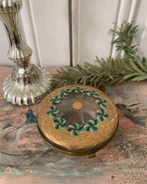 ANCIENNE. BOITE ART NOUVEAU TREFLES