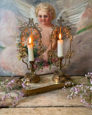 Paire de bougeoirs religieux XIXe