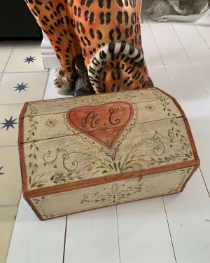 Ancien coffre de mariage