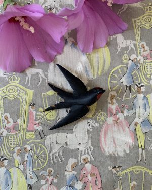 Ancienne hirondelle en bois