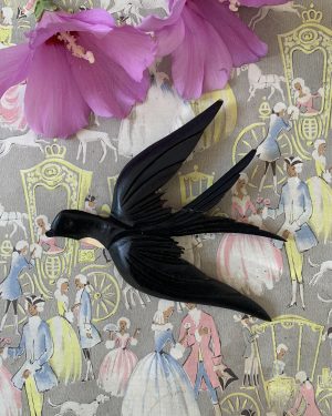 Ancienne hirondelle en bois