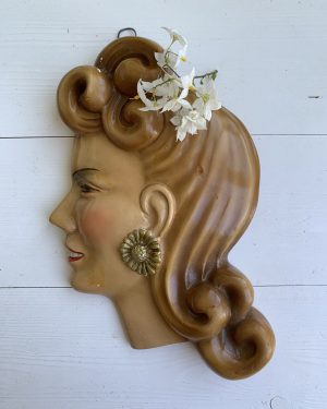 Visage en plâtre des années 50